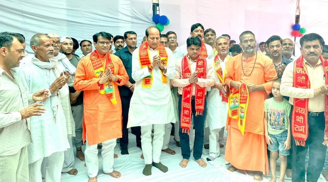 Devotees take a holy dip in Yamuna