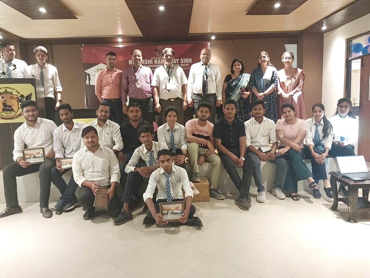 Senior students shared memories at the farewell ceremony