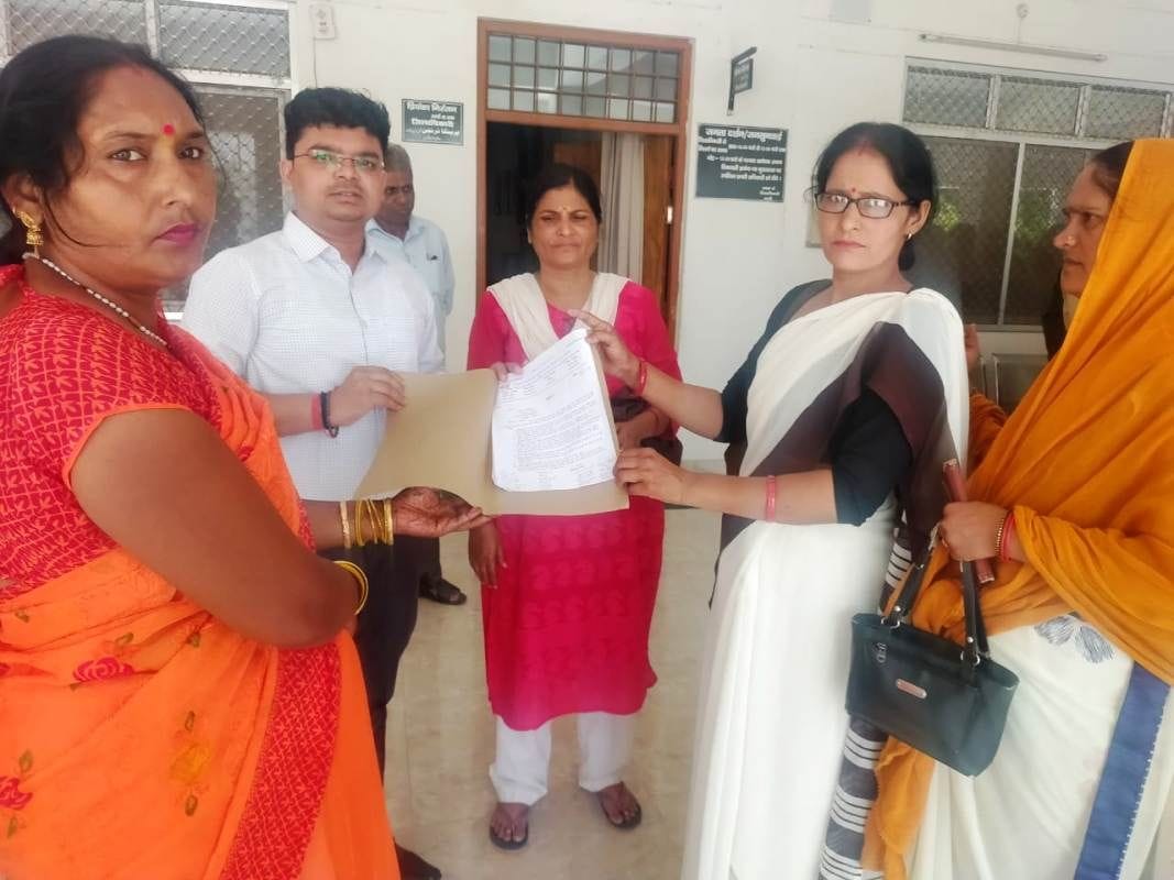 Angry ASHA workers submitted memorandum due to non-payment