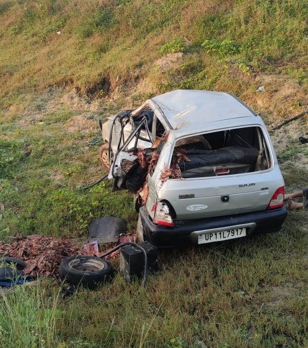 The car fell into the ditch, the girl and the driver died