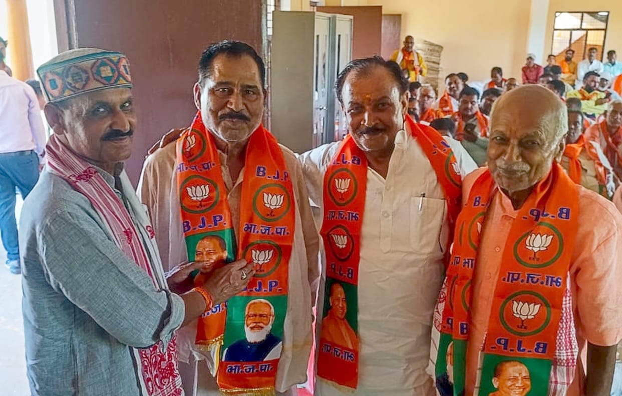 Modi government's achievements were counted in the meeting of senior workers