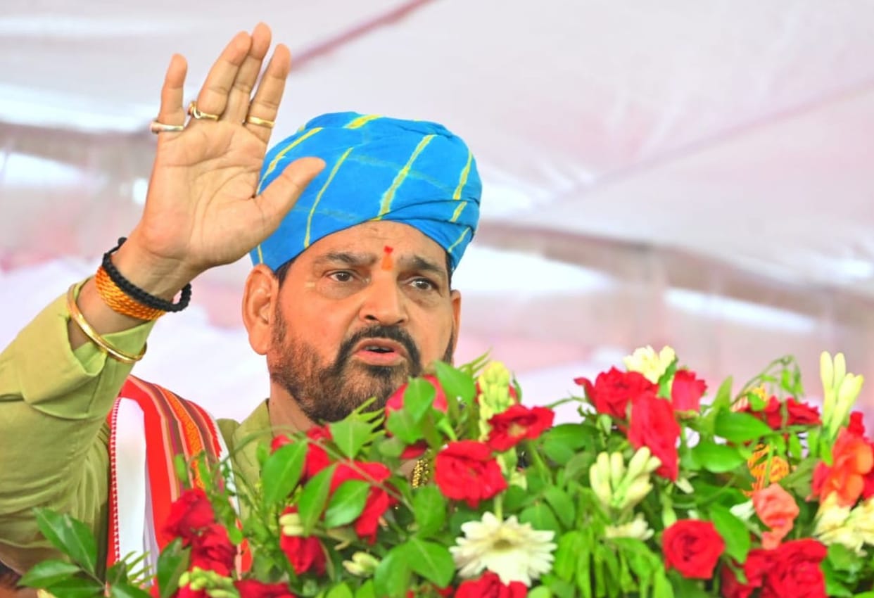 The government will not hang the medal by throwing it in the Ganges