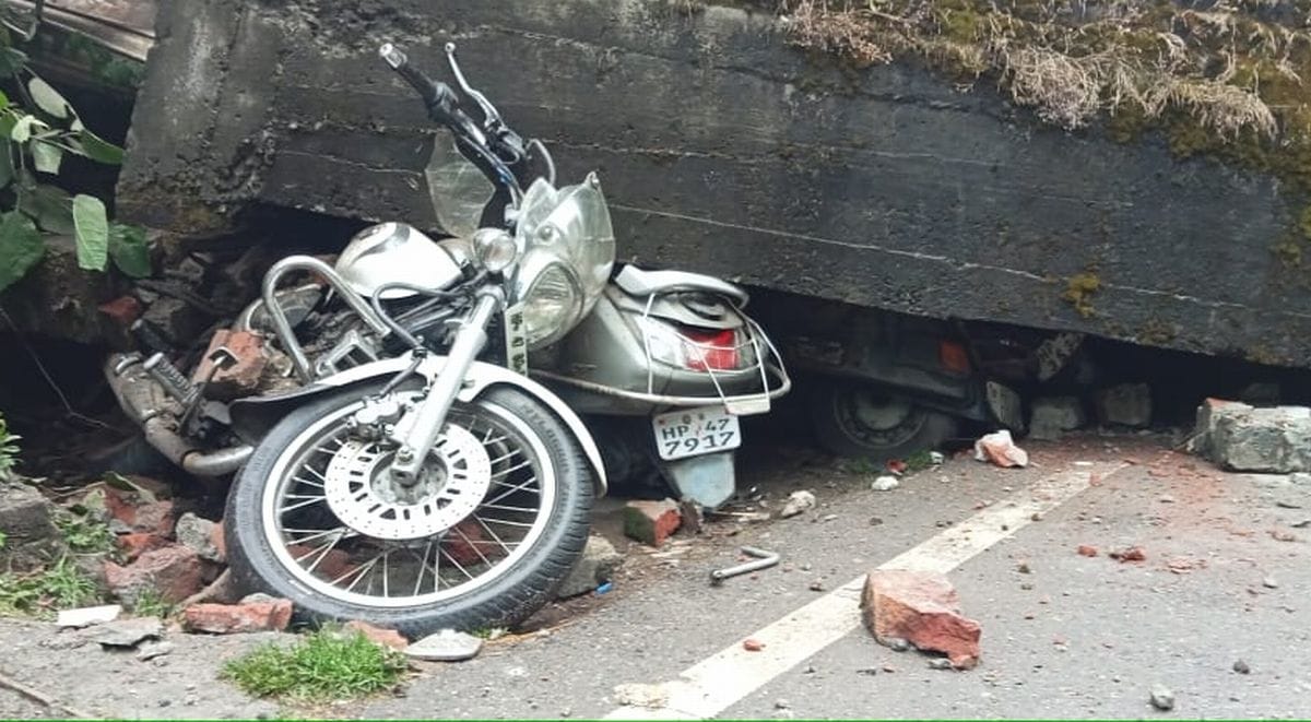 House collapses, five two-wheelers buried in debris