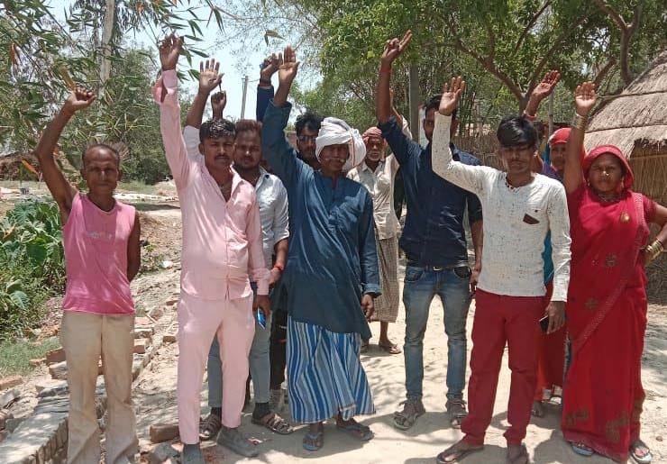 Rigging in road construction, villagers demonstrated