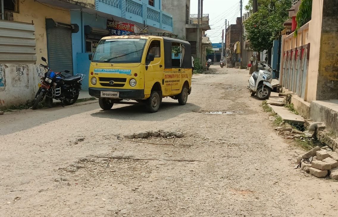 Before the rains, there will be relief from potholes on Naveen Mandi Marg