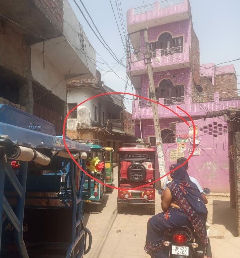 High tension wire fell in the middle of the road, there was chaos