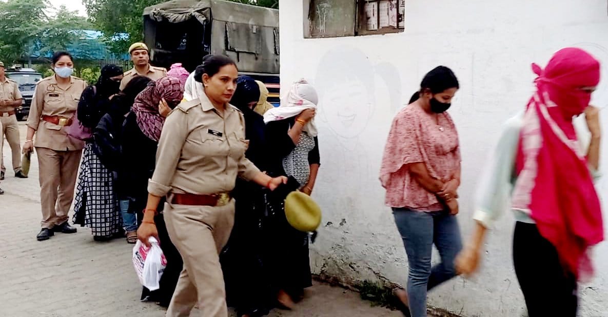 Police raid on 24 spa centers, more than 40 young men and women caught
