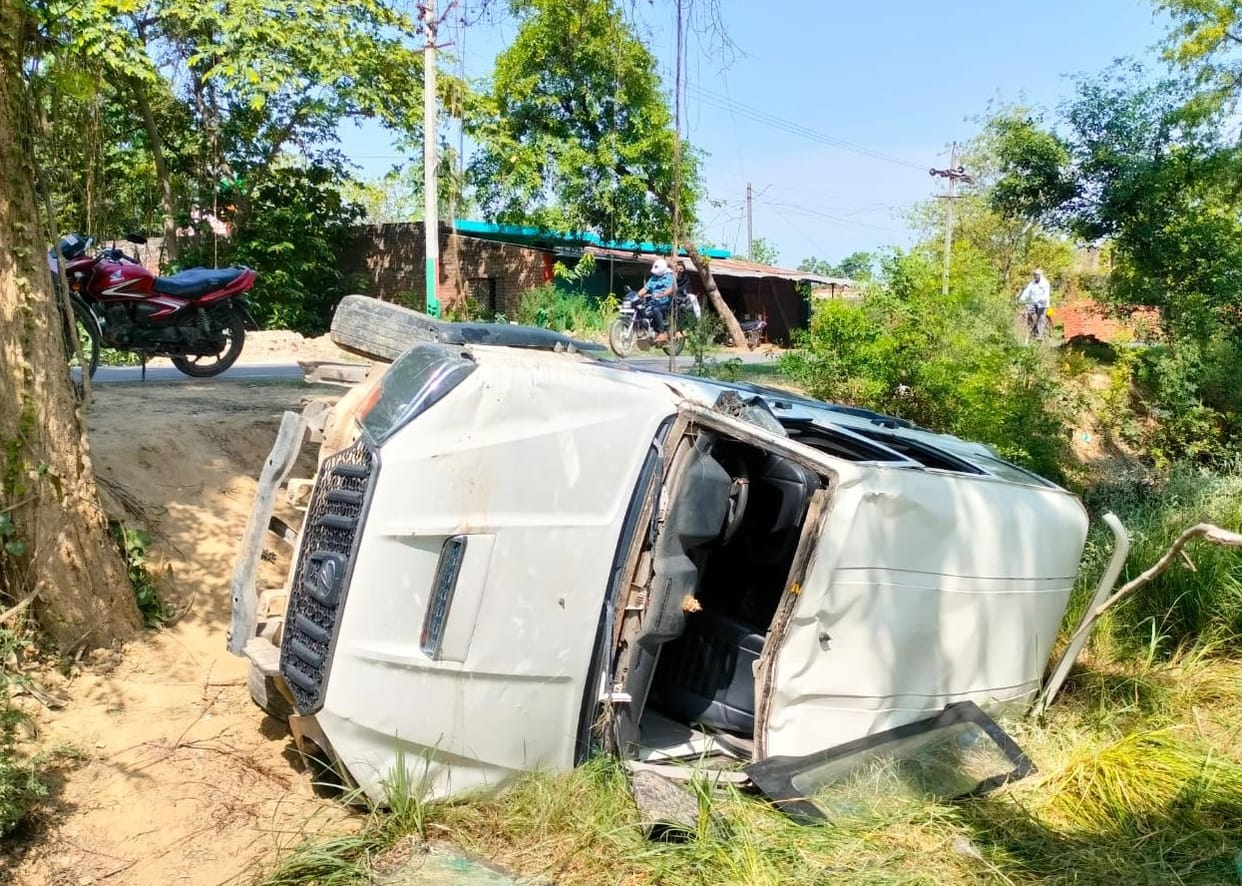 Scorpio overturned in Gonda, five injured