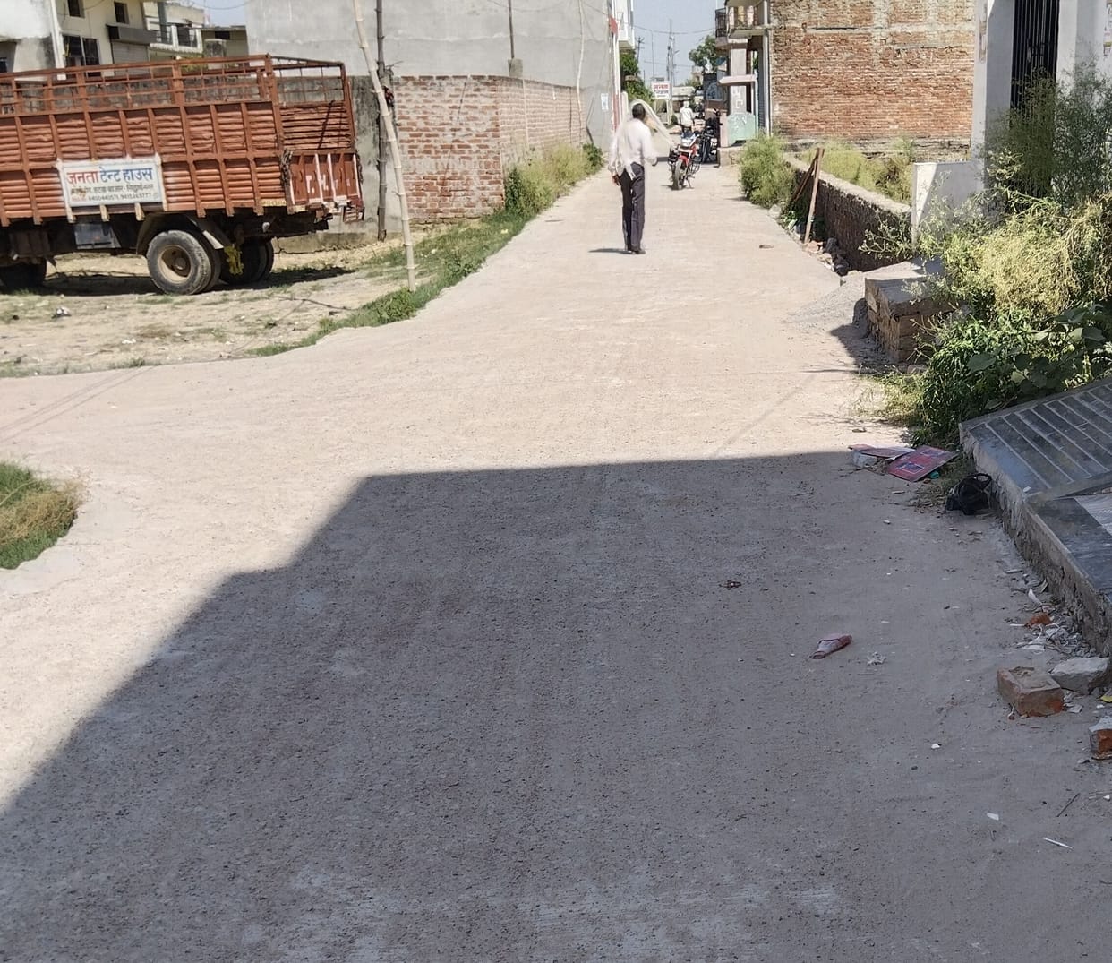 CC road ballasts started uprooting only after one month of construction