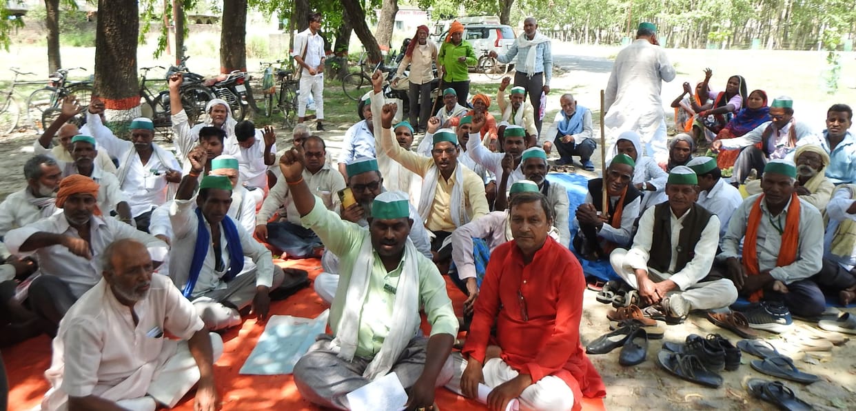 Bhakiyu handed over memorandum to DM after doing panchayat