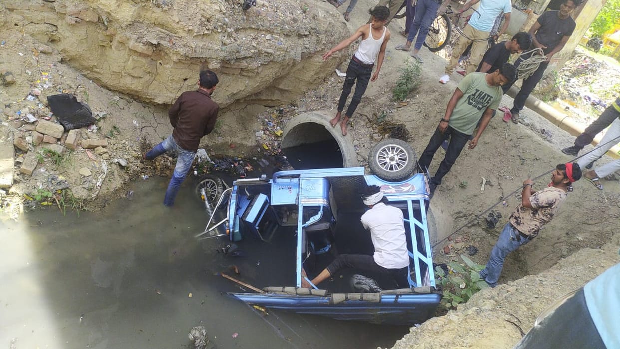 e riksha accident