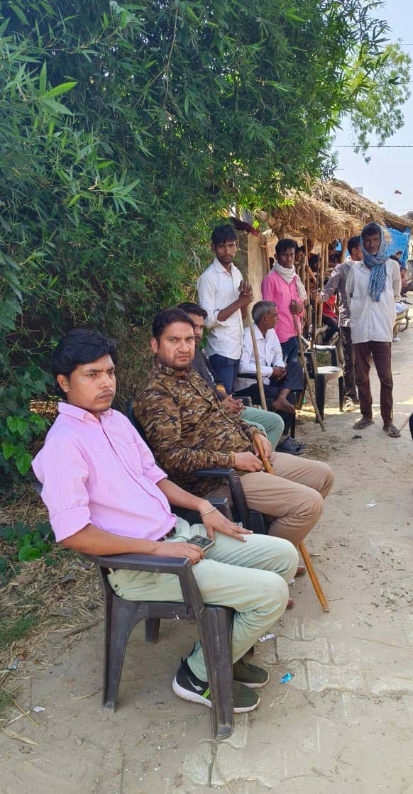 Leopard came in front of the young man who went to the farm, lost his senses