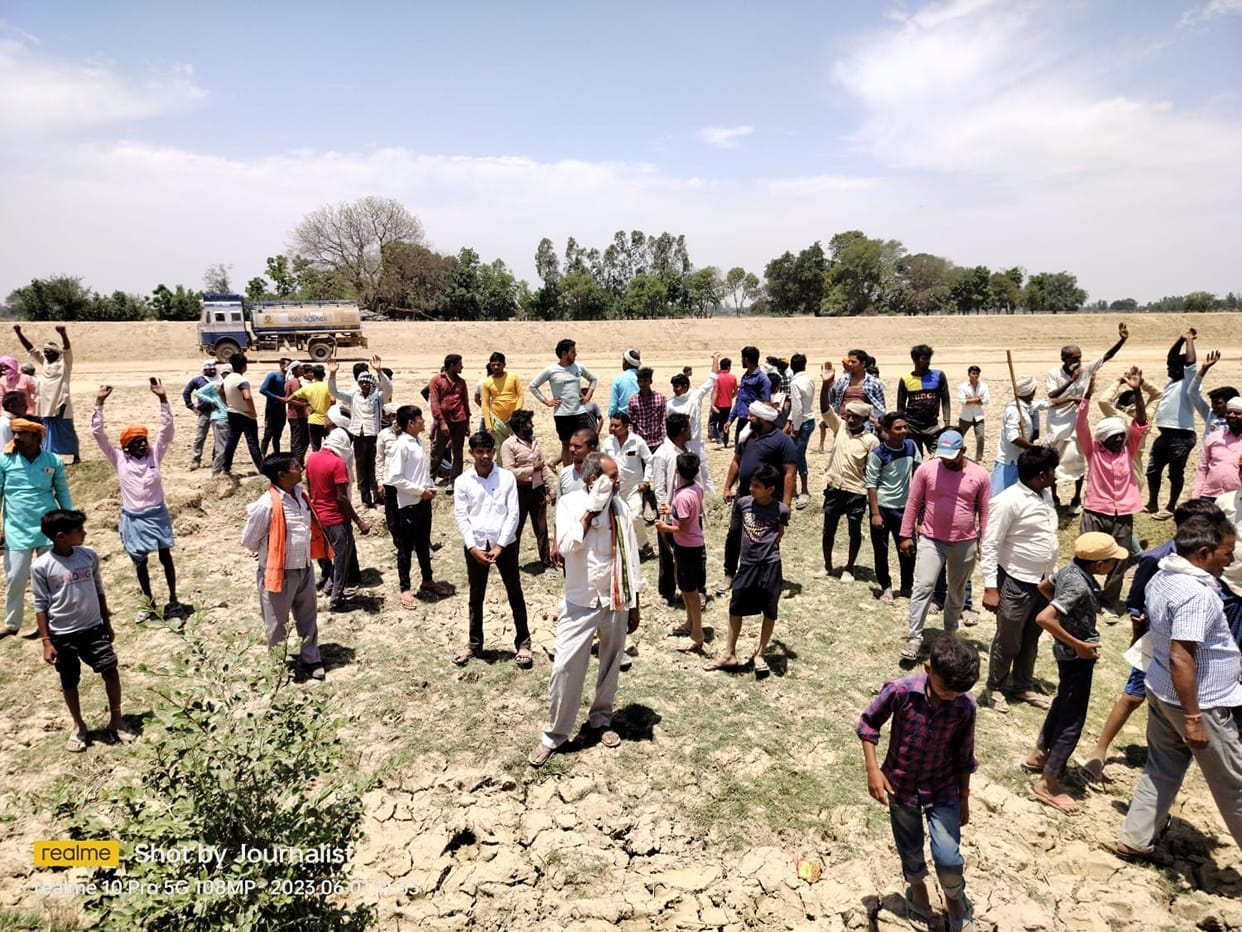 Villagers stopped work on Ganga Expressway demanding underpass