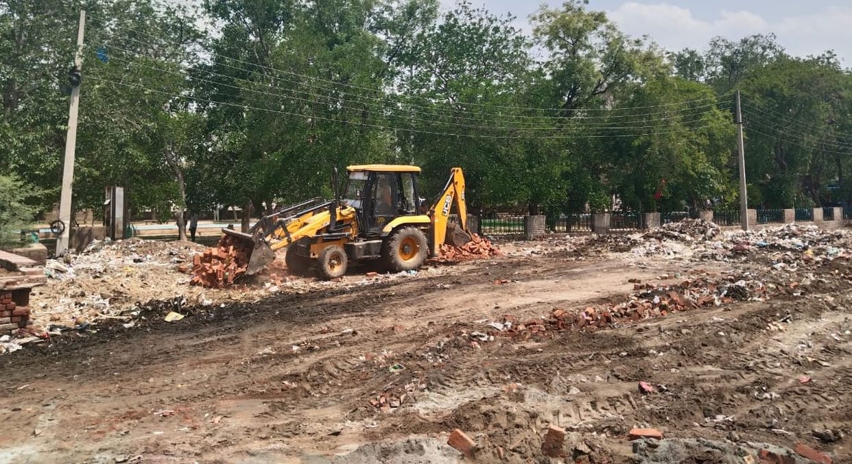 Uprooted the pillars of the building being built on land worth three crores