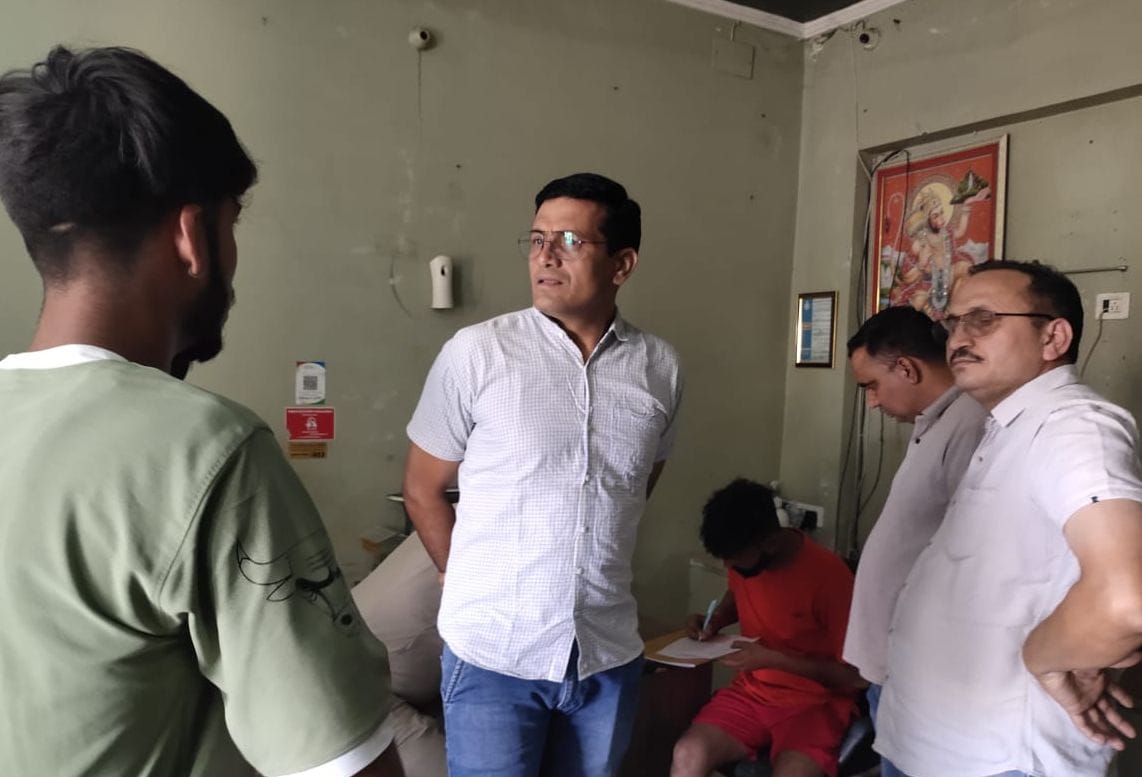 Extortion of ten thousand demanded from the guest house operator