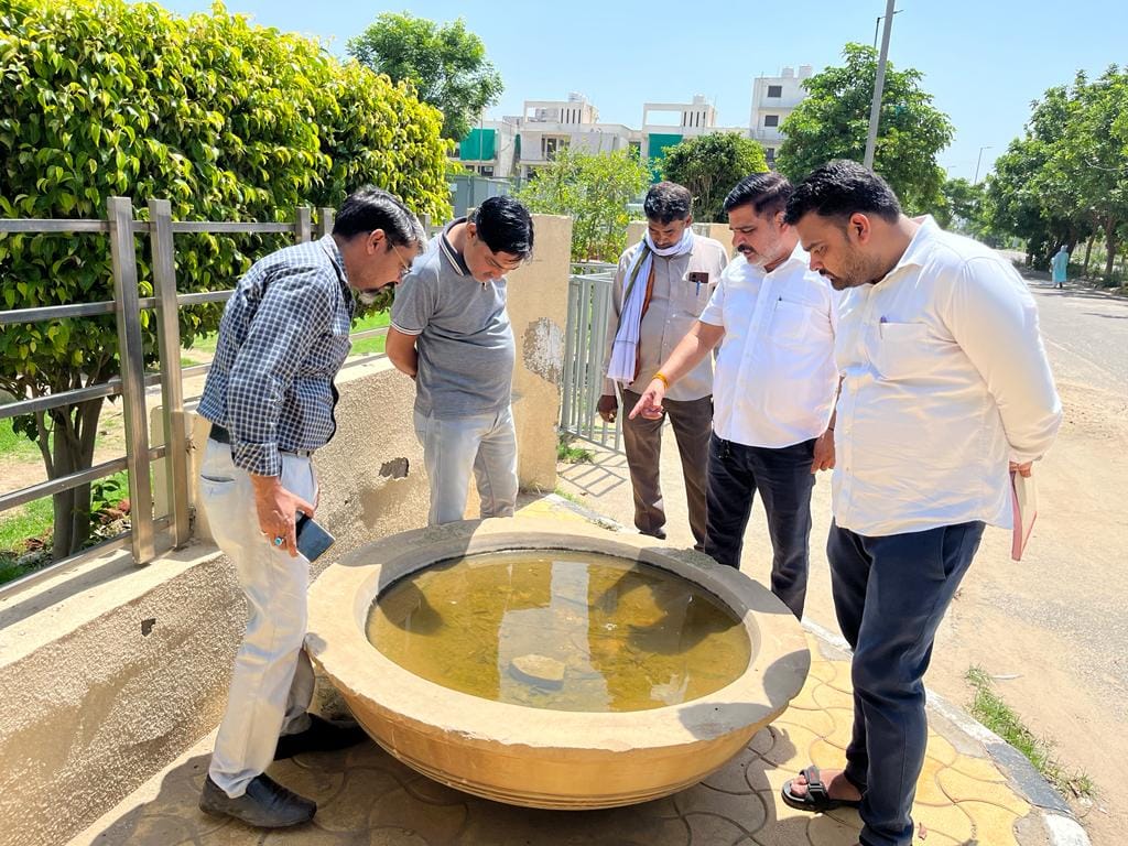 Health department handed over notices to 6 people after getting malarial larvae