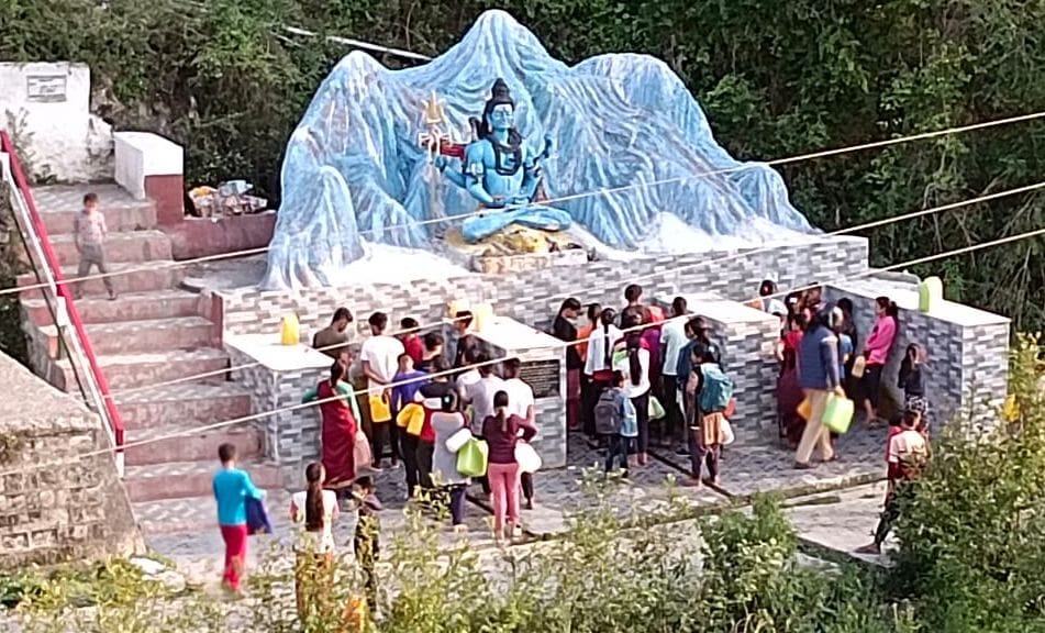 People are upset due to drinking water crisis in urban and rural areas of Pithoragarh district