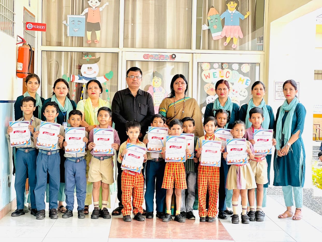 Children showed talent in English calligraphy competition