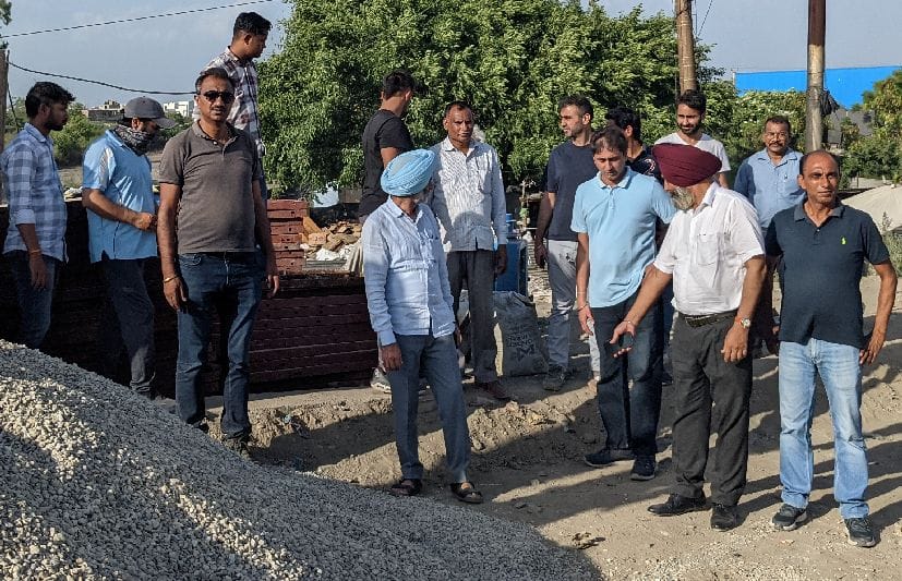 Opposition to the construction of a small dam on the canal