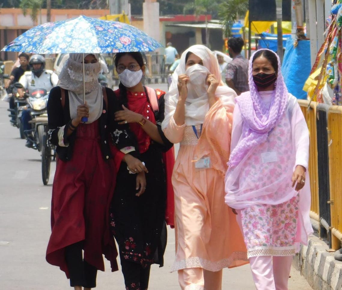 Fans are also giving hot air in summer