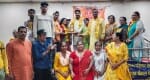 कार्यक्रम में मुख्यातिथि को स्मृति चिह्न भेंट करते संस्था के पदाधिकारी। संवाद