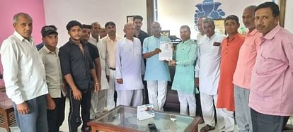 Aligarh News: पृथ्वीराज चौहान का बोर्ड हटाने से क्षत्रिय समाज में आक्रोश, 15 जून तक नहीं लगा तो होगा धरना Outrage in the Kshatriya community due to the removal of Prithviraj Chauhan board