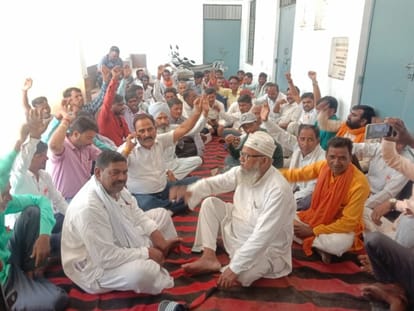 Pradhans started indefinite strike to remove Inspector Madhotanda