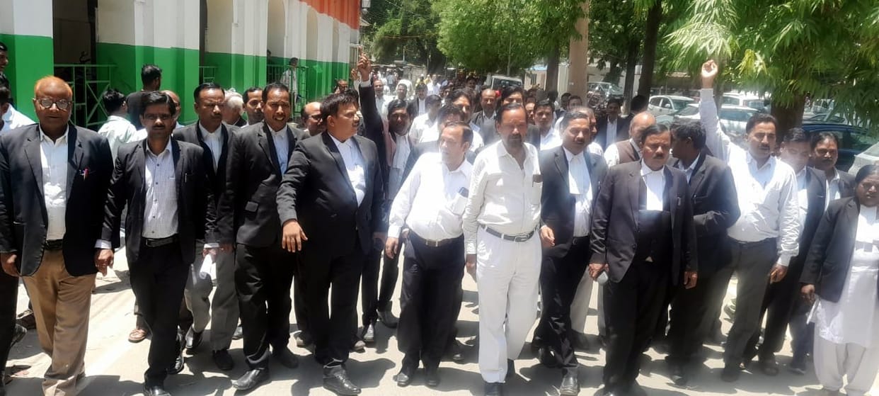 Anger of advocates erupted against city Kotwal