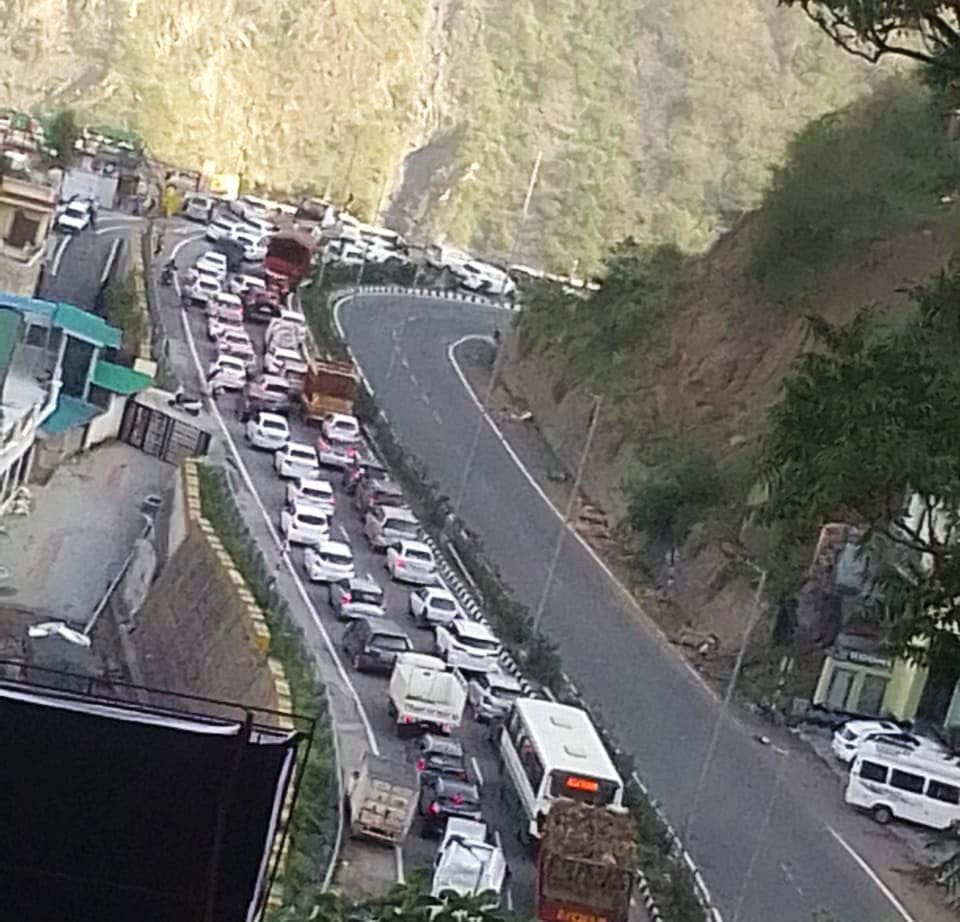 Tourists returned after the weekend, highway

But there was a three kilometer jam