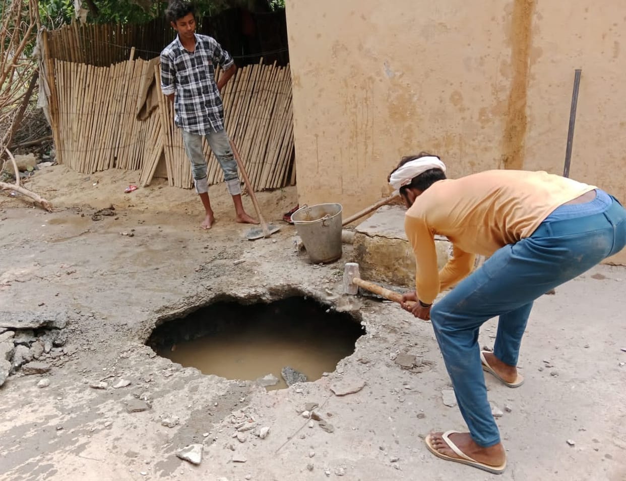 Three connections closed in Dobhi Talab area, two in bank and labor colony