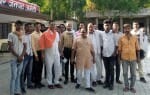 थाने में केस दर्ज करवाने जाते विहिप कार्यकर्ता 