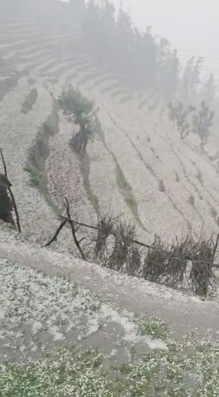 NH closed due to rain, damage to crops due to hailstorm