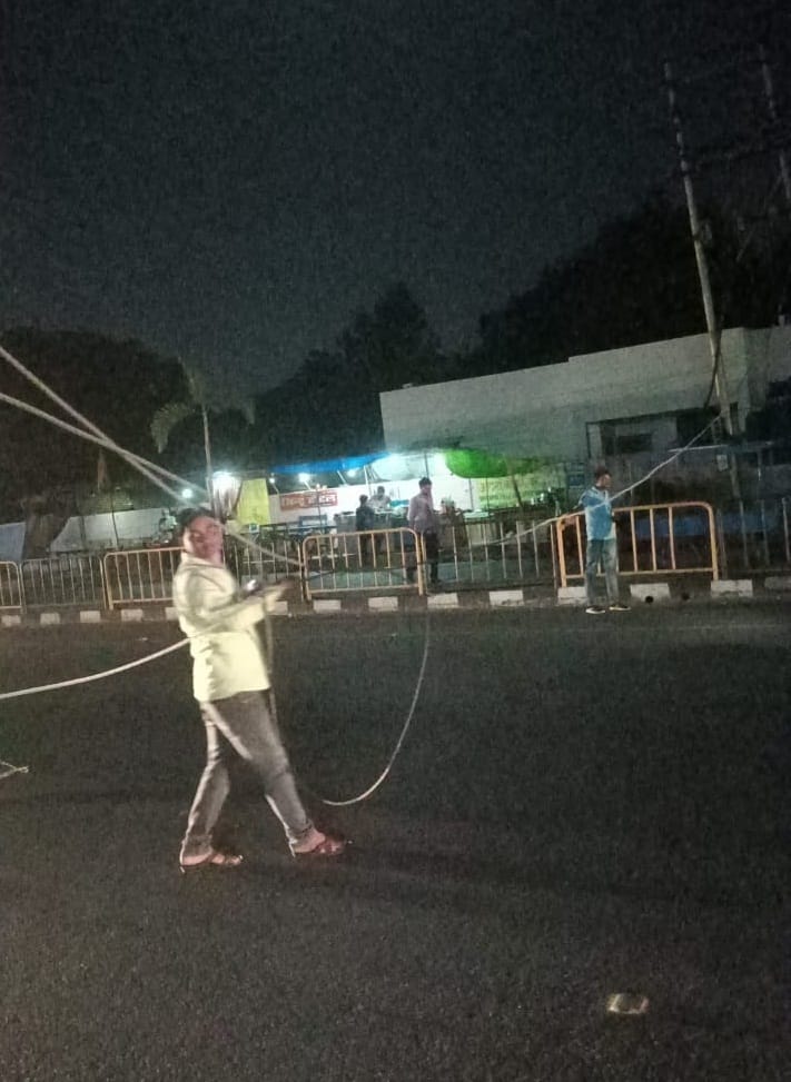 current running in high tension wire