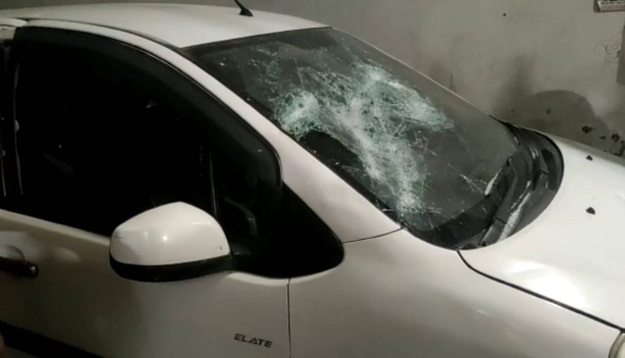 Armed youths created ruckus in the street, broke the glasses of the car