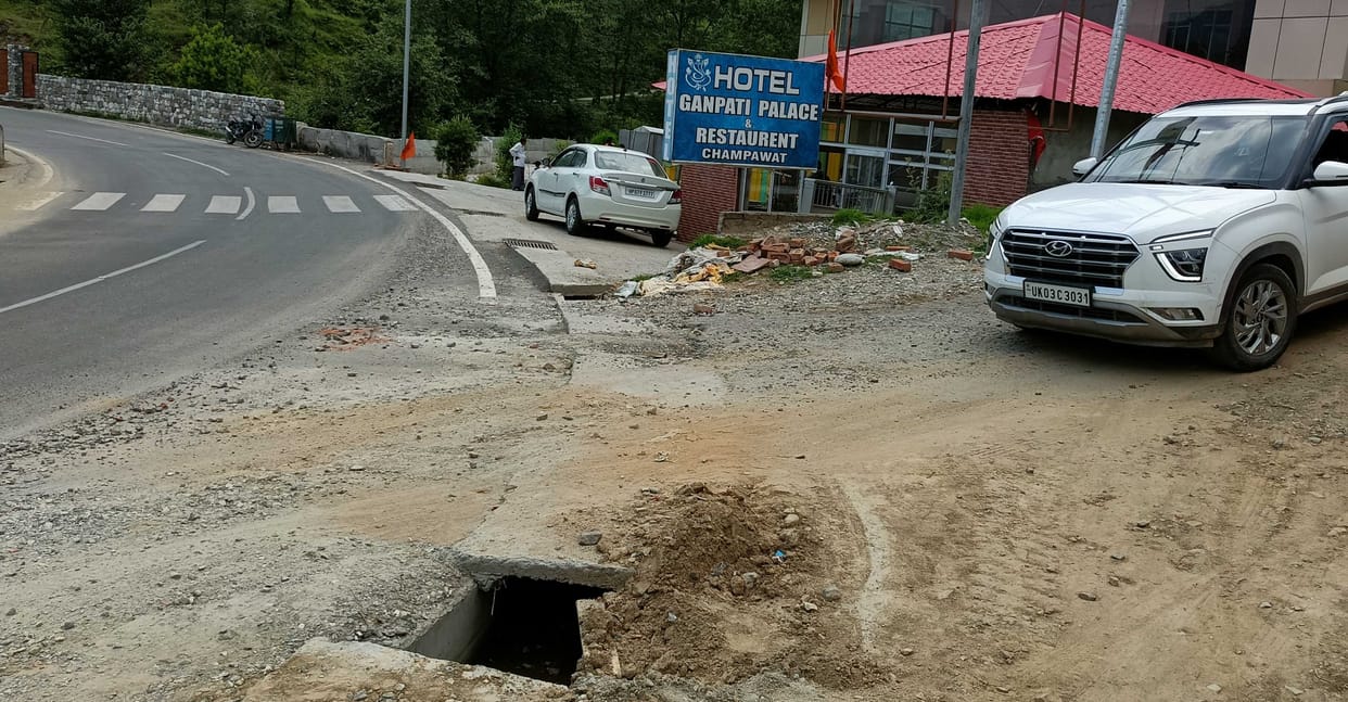 Danger at every step on the 900 meter road