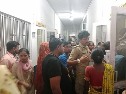Patients increased in the district hospital, there was a scuffle