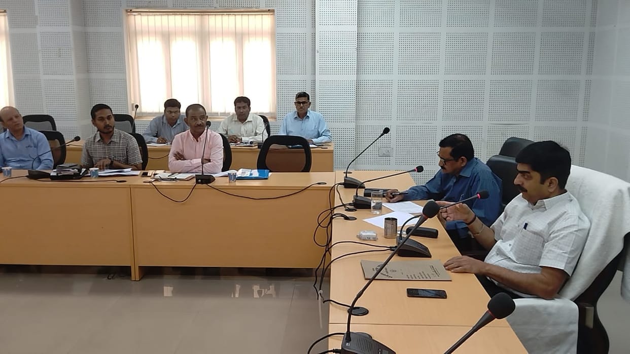 The commissioner showed strictness on the projects under construction