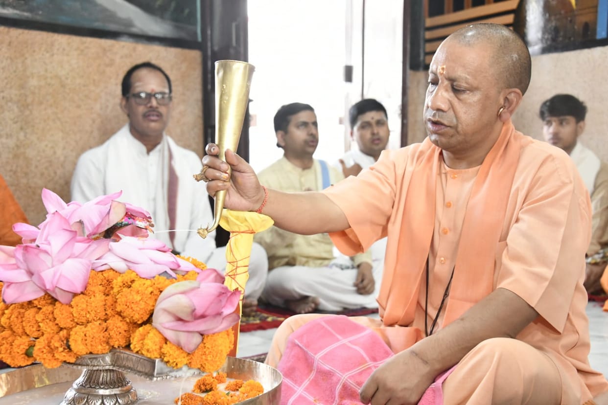 The Chief Minister prayed for Lokmangal by performing Rudrabhishek