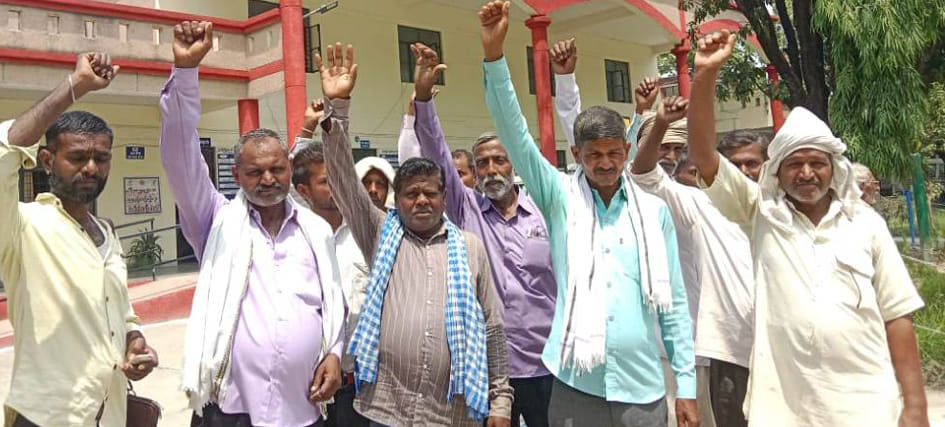 Villagers of Patihan demonstrated for getting land for sealing