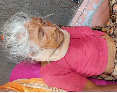 The bull injured the old woman