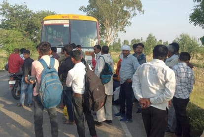 Budaun News: शॉर्ट सर्किट से रोडवेज बस में लगी आग, हादसा बचा Roadways bus caught fire due to short circuit, accident averted