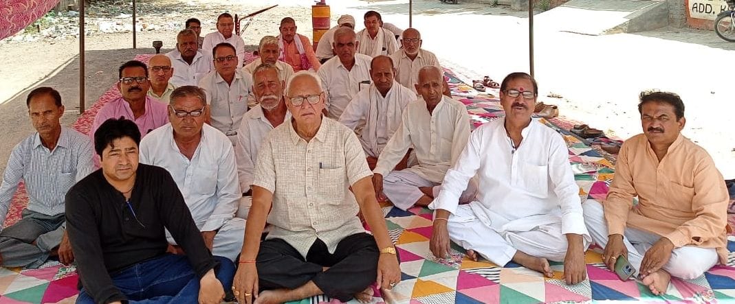 Councilor reached the dharna of Rail Underpass Mahapanchayat Jeetuwala, gave support