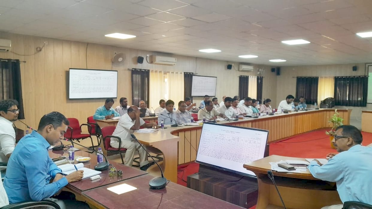 DM furious over slow progress of Pradhan Mantri Awas Yojana, instructions for action