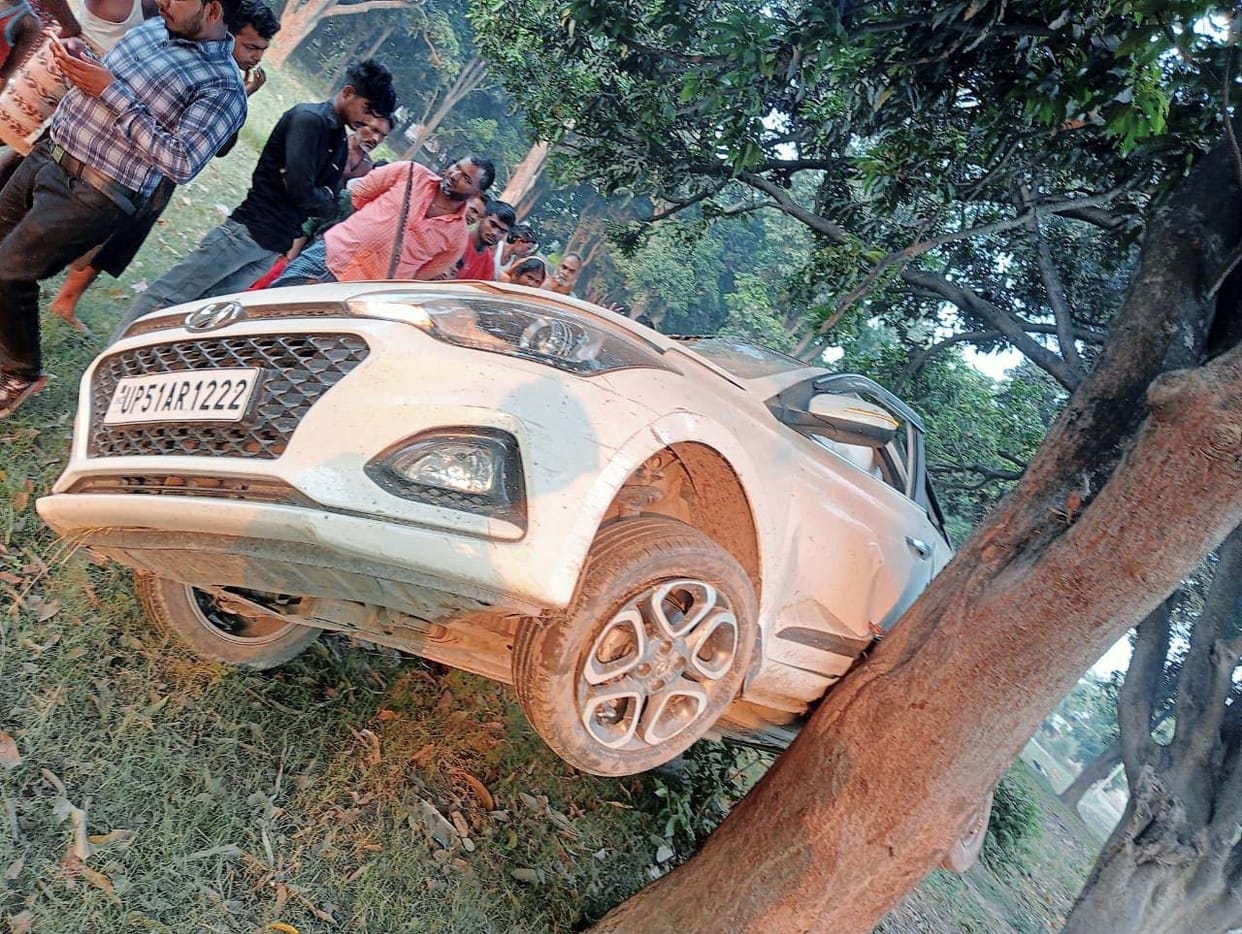 Uncontrolled car collided with tree, driver safe