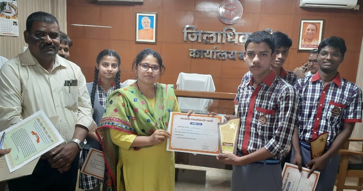 DM honored the meritorious students of Kendriya Vidyalaya