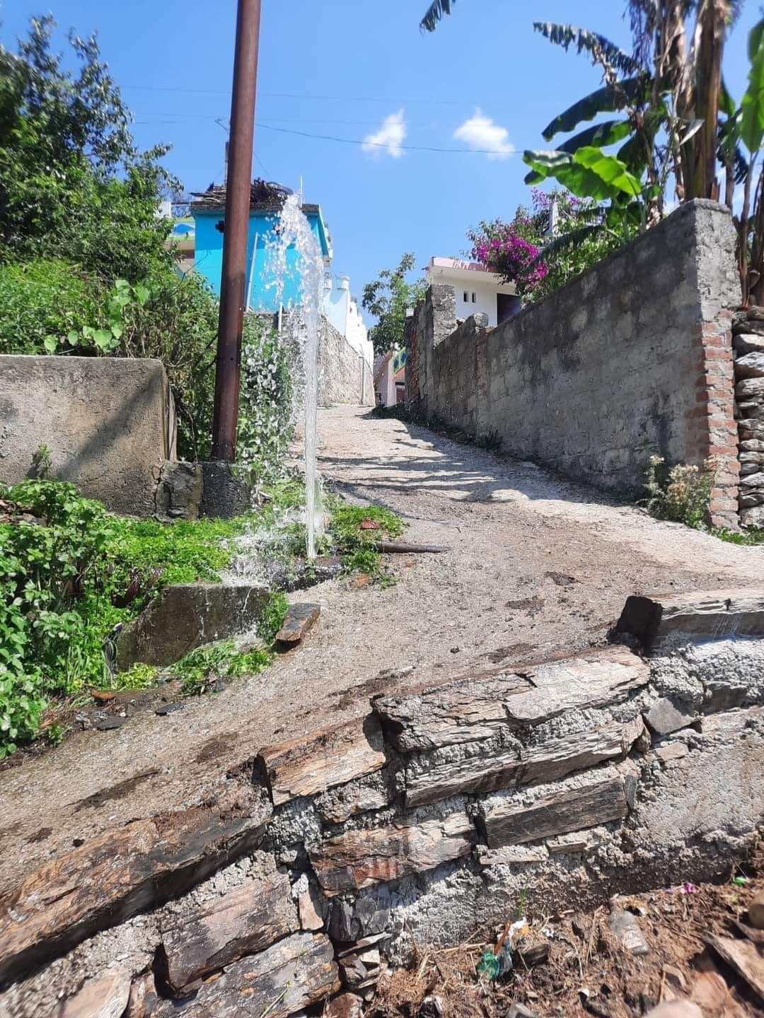 Thousands of liters of water being wasted on the road