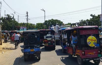 Many places in the city including Garra bridge were jammed, passengers were upset