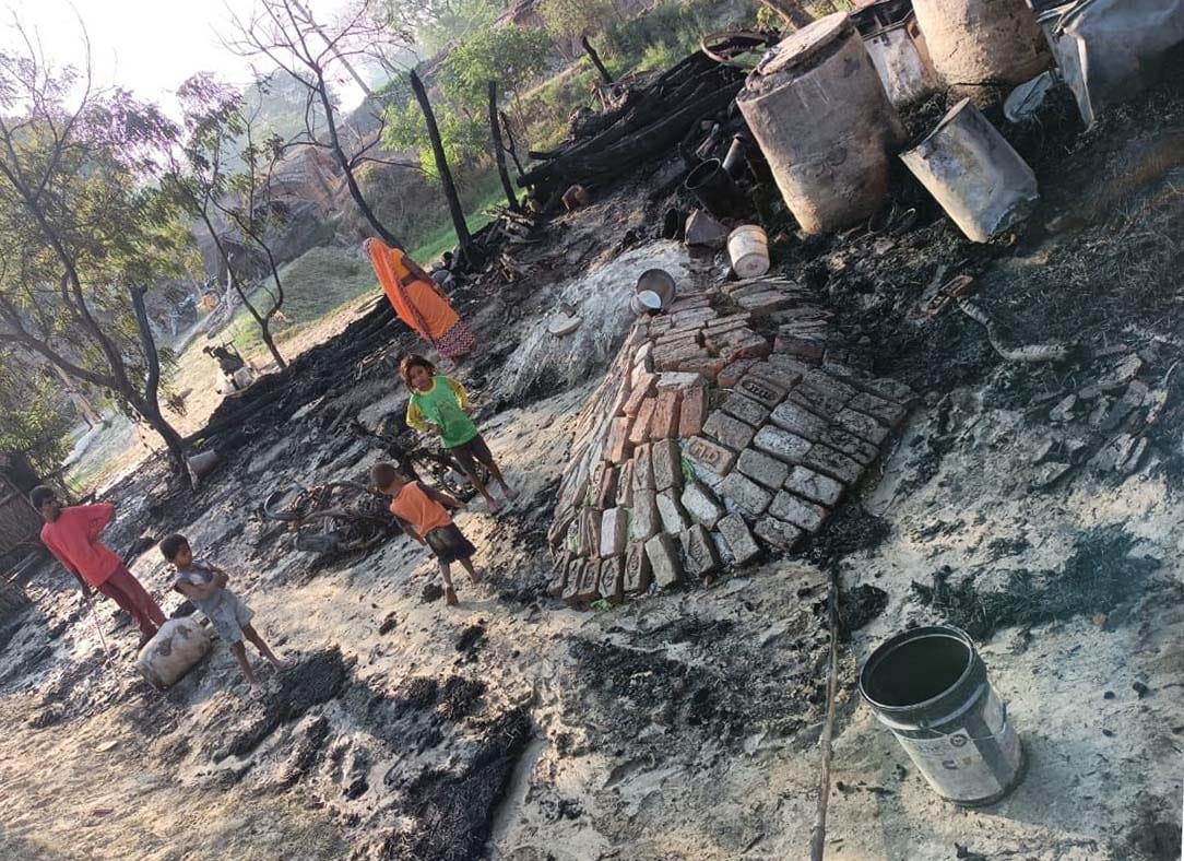 Thatched roof burnt, household items turned to ashes