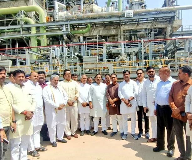Fertilizer factory is historic for the development of Gorakhpur: Dharmendra