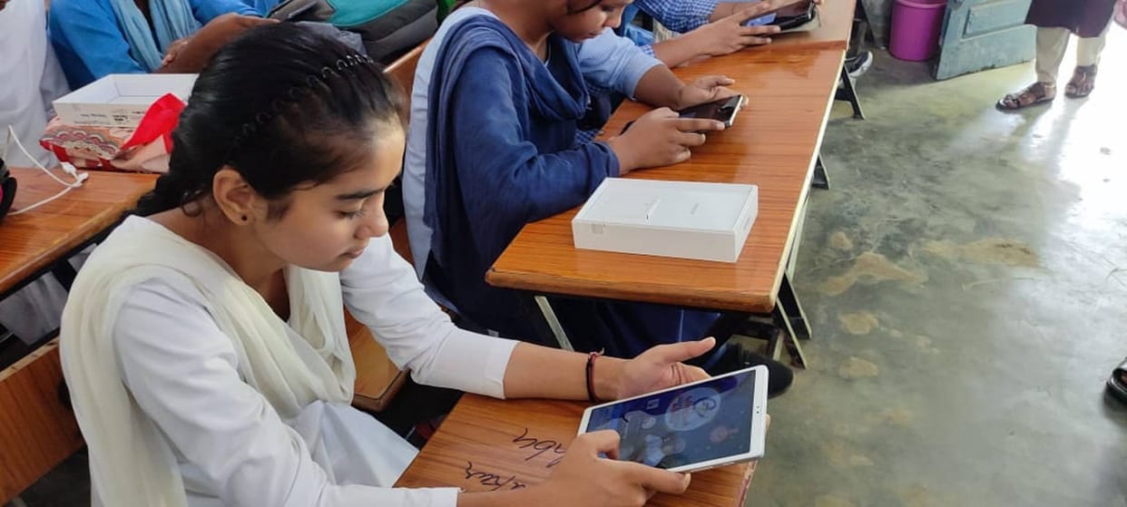 100 students and 50 teachers who read the most on tablet will be selected as Summer PL Hero